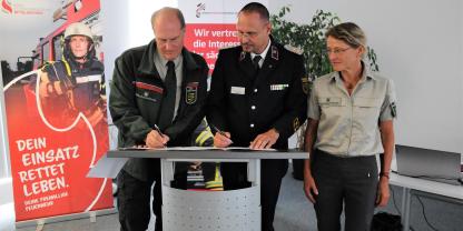 Landesforstpräsident Utz Hempfling, Gunnar Ullmann, Präsident des Sächsischen Landesfeuerwehrverbandes und Katrin Müller, Abteilungsleiterin Sachsenforst - Obere Forst- und Jagdbehörde, Naturschutz im Wald (v.l.n.r.)