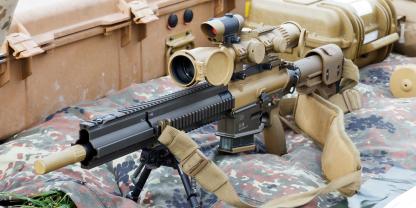 Jagdliche Sturmgewehrmodelle können mit hochpreisigem Anbauteilen ausgestattet werden.