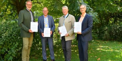 Die Absichtserklärung zur Gründung eines wissenschaftlichen Instituts für Ökosystemleistungen des Waldes in Arnsberg ist unterzeichnet.