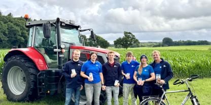 Landwirt-Familie-Feld-Traktor