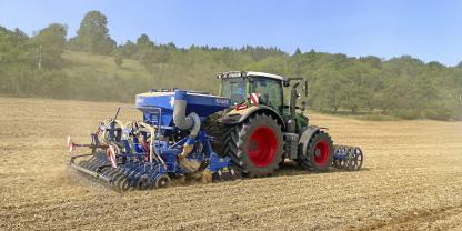 Premiere: Auch die Drillmaschine Ventus von Rabe Agrartechnik ist eine absolute Neuheit. Sie kommt als Kreiseleggen-Sämaschinenkombi-nation mit 3 m Arbeitsbreite und 12,5 oder 15 cm Reihenabständen.