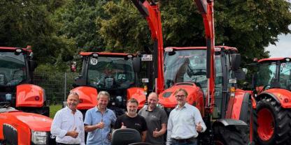 Über die neue Partnerschaft freuen sich (v.l.n.r.): Stephan Röper (Kubota Deutschland GmbH), Steffen Porst (Porst Landtechnik), Mike Gasch (Porst Landtechnik), Jörg Fritzsche (Porst Landtechnik) und Kai Richter (Kubota Deutschland GmbH)