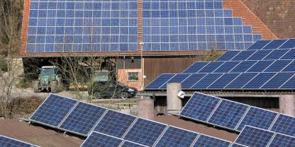 Solar-Dach-Scheune-AdobeStock_20917129