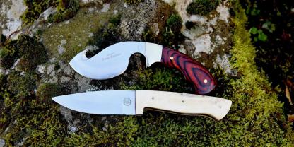 Wailaki Creek Skinner (unten) und Big Buck Slammer – beides von Frost Cutlery.