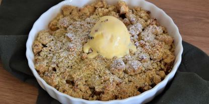 Der Apfel-Walnuss-Crumble ist ein herbstlich-eleganter Genuss für danach.