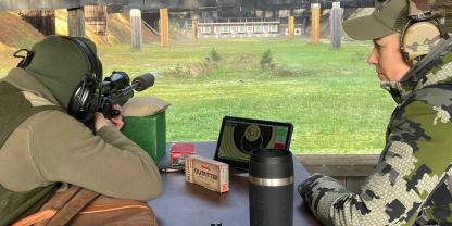 Gemeinsam wurde auf dem Schießstand trainiert. Gemeinsam wurde auf dem Schießstand trainiert.