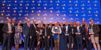 Die Gewinner des CERES AWARD 2025 gemeinsam auf der Bühne des Zoo Palasts in Berlin. Die Gewinner des CERES AWARD 2025 gemeinsam auf der Bühne des Zoo Palasts in Berlin.