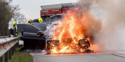 Auf der A31 geriet ein Jagdfahrzeug in Brand.
