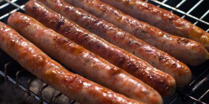 Wurst auf einem Grill