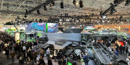 Halle 20 auf der Agritechnica: Der Stand von Fendt. Halle 20 auf der Agritechnica: Der Stand von Fendt.