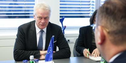 Bundesagrarminister Alois Rainer ist es wurscht, ob für vegane Produkte auch Fleischbezeichnungen wie Leberkäse, Schnitzel oder Burger haben dürfen. Bundesagrarminister Alois Rainer ist es wurscht, ob für vegane Produkte auch Fleischbezeichnungen wie Leberkäse, Schnitzel oder Burger haben dürfen.