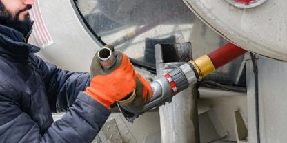 Heizöl-liefern-Tanker-AdobeStock_1305521212