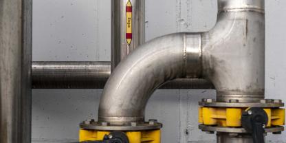 Rohrleitung an einer Biogasanlage: Die DUH bemängelt zahlreiche Methan-Lecks an deutschen Biogasanlagen.