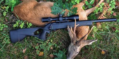 Im Test schlug sich die Blaser R8 Ultimate Silence BLACKOUT gut.