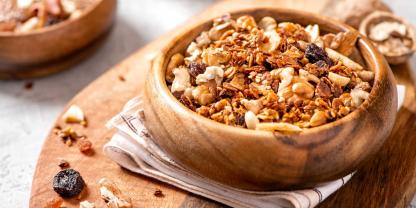 Bei selbstgemachtem Granola kann man selbst regulieren, wie viel Zucker enthalten ist.