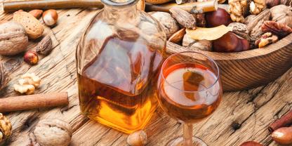 Herbstlicher selbstgemachter Nusslikör 