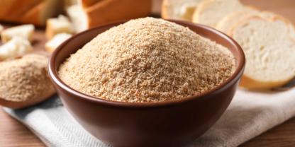 Paniermehl, je nach Region auch unter der Bezeichnung Semmelbrösel geläufig, verleiht vegetarischen und fleischigen Gerichten eine knusprige Panade.