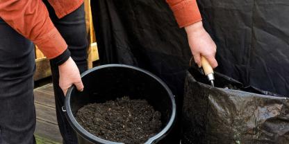 Gärtner stellen immer wieder fest, dass torffreie Pflanzerden einen anderen Umgang erfordern.