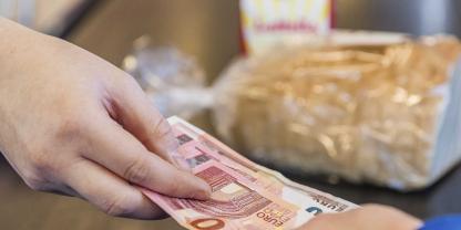 Bei einem Einkauf kommt nur ein Bruchteil des Preises beim Produzenten an.