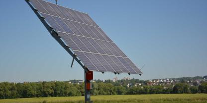 In einer Gruppe auf Facebook tauschen Nutzer ihre Erfahrungen über den Bau von Solartracker aus. (Symbolbild)