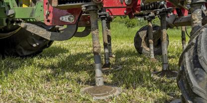 Der 4Disc-Grubber arbeitet mit rotierenden Scheiben. Jetzt gibt es auch eine Sämaschine, die dieses Prinzip nutzt.