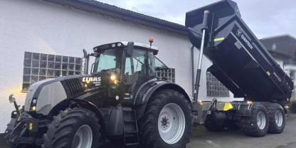 CLAAS AXION 810 Cmatic + Farmtech GRAVIS 2000 Traktor
