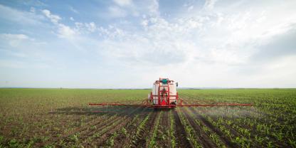 Pflanzenschutz ist Alltag. Und Spuren der Chemikalien finden sich nicht nur auf Landwirten.