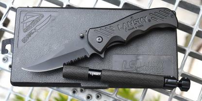 Messer, Schärfer, Schärfset von Lansky. Das gleichnamige Unternehmen wurde von Arthur Lansky Levine gegründet.