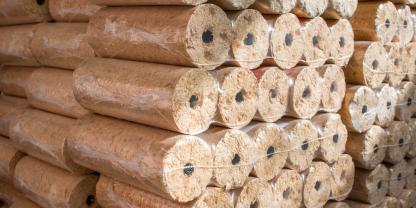 Heizbriketts-AdobeStock_125348525