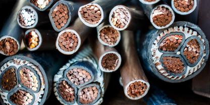 Angeschnittene Kupferkabel in Nahaufnahme