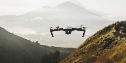 Eine Spendengeldern finanzierte Drohne für die Tiroler Bergrettung kam erstmals bei der Personensuche nach deutschen Jägern zum Einsatz (Symbolbild).