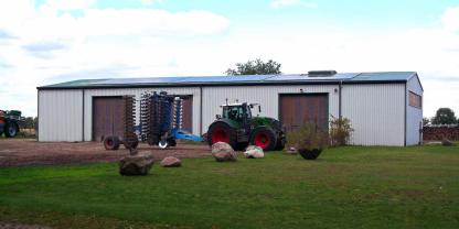 Halle-Landmaschinen-AdobeStock_1033982985