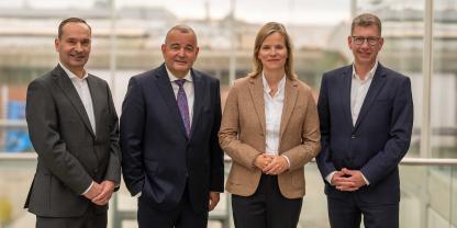 Die neue Geschäftsführung von Lemken mit Gesellschafterin Nicola Lemken: Klaus Kuhl (von links), Geschäftsführer Finanzen (CFO), Anthony van der Ley, CEO und  Sprecher der Geschäftsführung, und Dr. Thomas Lange-Stalinski, Geschäftsführer Technik (CTO).