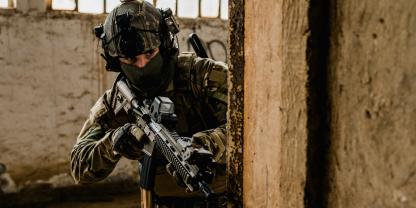 Soldat bei einer Übung. Die Auslieferung der ersten G95 an die Bundeswehr hat begonnen (Symbolbild).