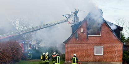 Haus-brennt-AdobeStock_48473351