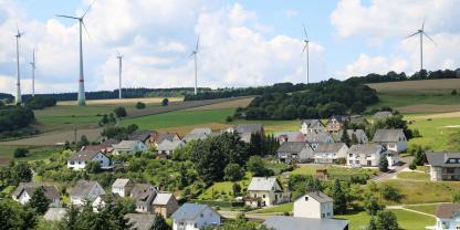 Windrad-Dorf-AdobeStock_68904593