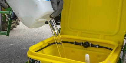 Feldspritze befüllen