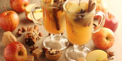 In Österreich wird Apfelpunsch auch gerne mit schwarem Tee verfeinert und in Skandinavien mit Kardamom und Ingwer.