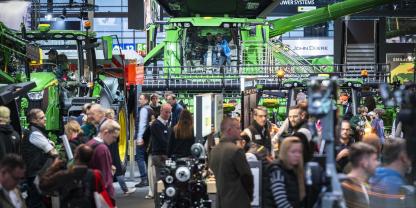 Die Besucher geben John Deere recht: Halle 13 war sehr gut besucht, auch ohne Messeneuheiten.