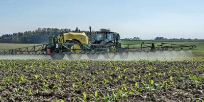 Für Mais werden 2026 vor allem neue Packs und sogenannte Komplettlösungen gegen Ungräser angeboten.