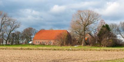 Bauernhof-Acker-AdobeStock_47253817