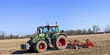 Einarbeiten einer Zwischenfrucht: Die Klim-Plattform vergütet Landwirte für regenerative Praktiken.