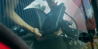 Moderne Landtechnik in einem Traktor