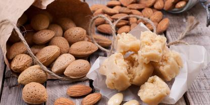 Viele Marzipan-Liebhaber sind sich einig: Wer es einmal selbst hergestellt hat, möchte die gekaufte Variante kaum noch essen.