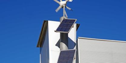 Ein Kleinwindrad am eigenen Haus bringt nicht immer den gewünschten Ertrag, dafür aber oft Probleme. Wann es sich lohnt.