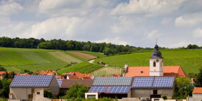 Kirche-Agrarland-AdobeStock_33186401