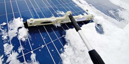 Schnee runter von der Solaranlage oder nicht? Und wenn ja, wie?