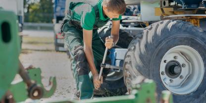 Traktor-Wartung-AdobeStock_660623161