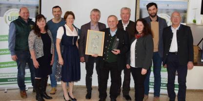 Die Funktionäre des UBV mit dem Ehrenpreisträger Alois Hamminger (6. v. l.)