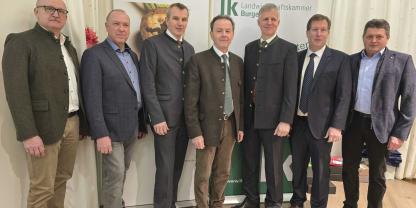 Gruppenbild mit mit sieben Männern. 